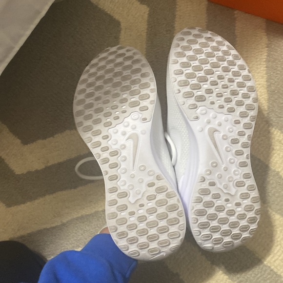 Women’s Nike Revolution 7 sneakers - Picture 6 of 6